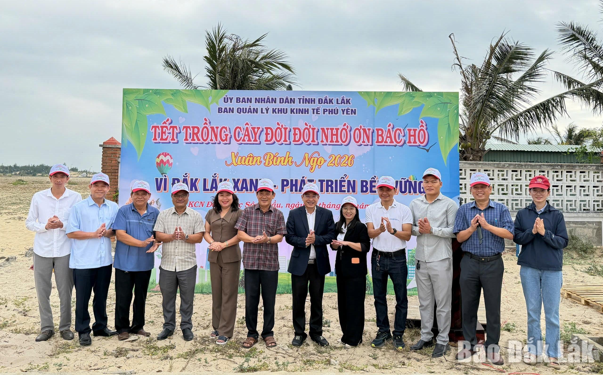 Ban Quản lý Khu kinh tế Phú Yên phát động phong trào "Tết trồng cây đời đời nhớ ơn Bác Hồ"